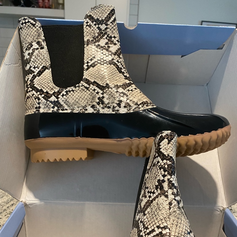 DUCK BOOTS! - NEW IN BOX - Slip on